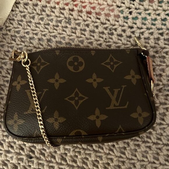 Louis Vuitton Mini Pochette Monogram - Picture 3 of 10